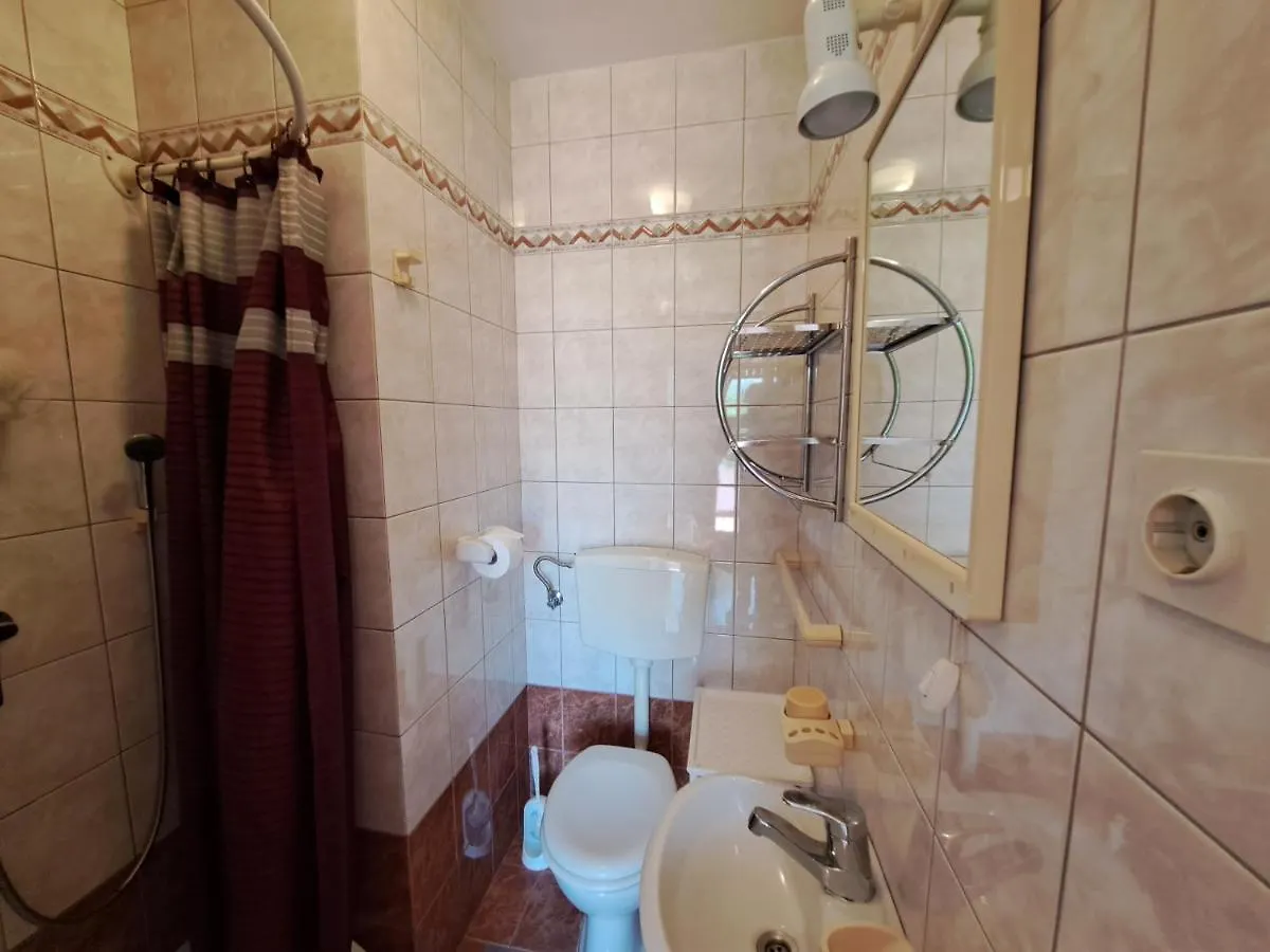 Rooms Anica Baska  0*, Baska (Krk)